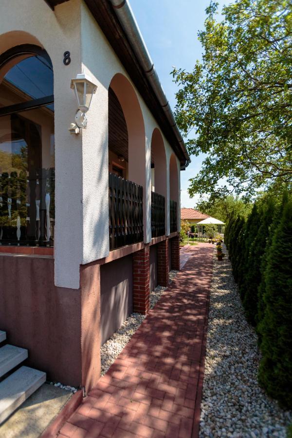 Zsuzsa Apartman Gyenesdiás Exterior foto
