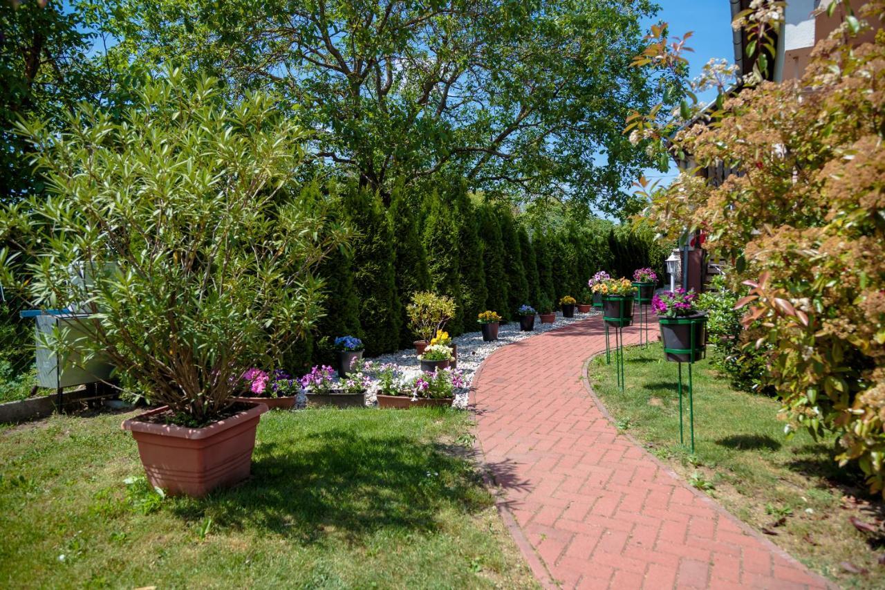 Zsuzsa Apartman Gyenesdiás Exterior foto