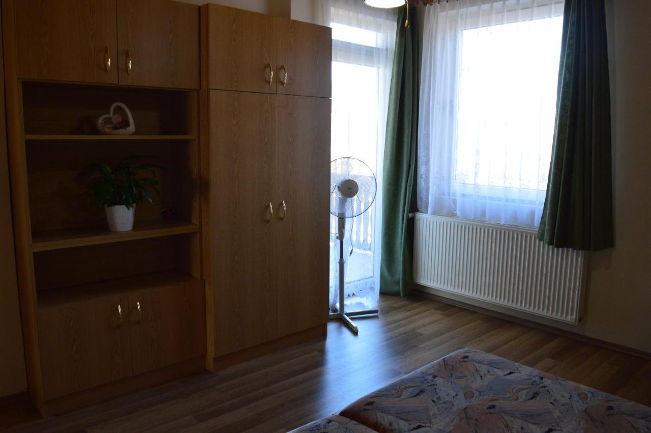 Zsuzsa Apartman Gyenesdiás Exterior foto