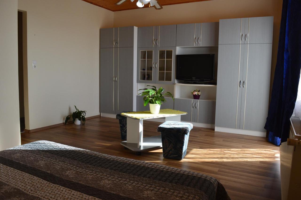 Zsuzsa Apartman Gyenesdiás Exterior foto