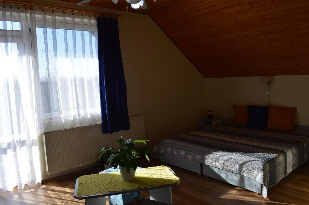 Zsuzsa Apartman Gyenesdiás Exterior foto