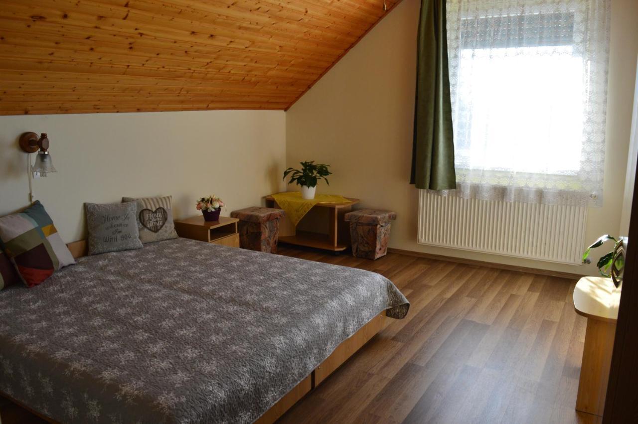 Zsuzsa Apartman Gyenesdiás Exterior foto