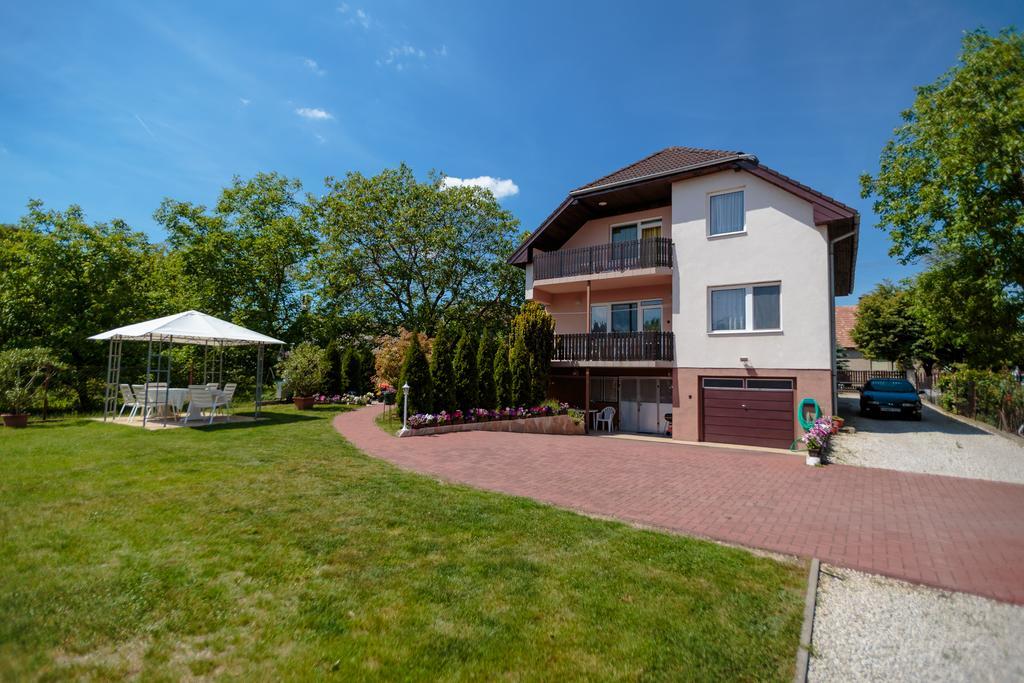 Zsuzsa Apartman Gyenesdiás Exterior foto
